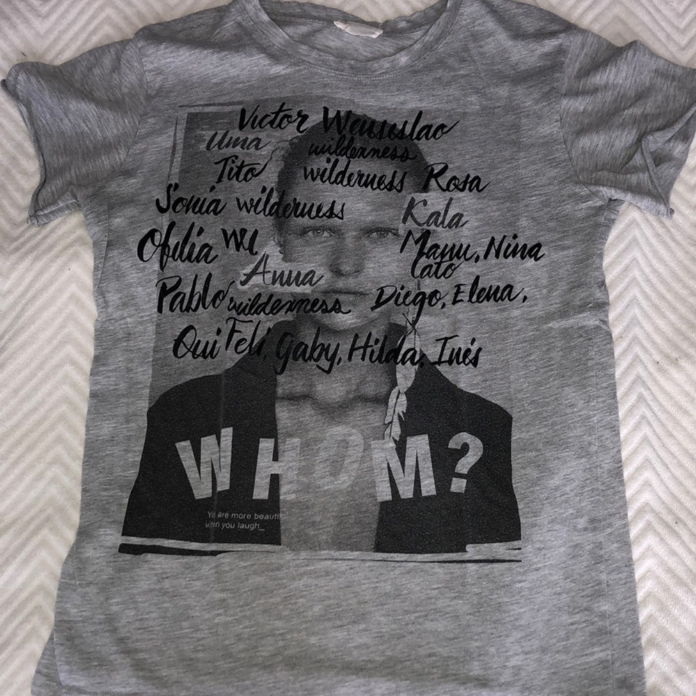 Model Grey Graphic Shirt